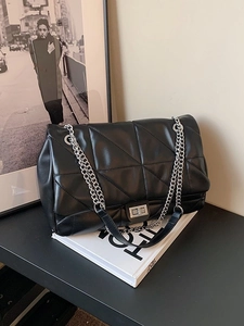 Chic black quilted rhombic pattern chain bag with silver twist lock and minimalist style