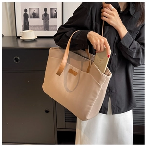 Detail showing beige tote bag side pocket with smartphone and SHUNUO leather patch