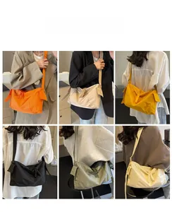 Collage di borse a tracolla alla moda in sei colori con lo styling e la vestibilità