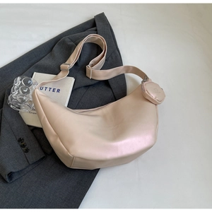 Detail of hobo shoulder bag in champagne PU leather with a detachable round coin purse