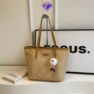 Sac Cabas en Paille Tissée de Grande Capacité pour Femmes Sac à Épaule de Voyage de Plage d'Été Avec Charme de Monstre en Peluche
