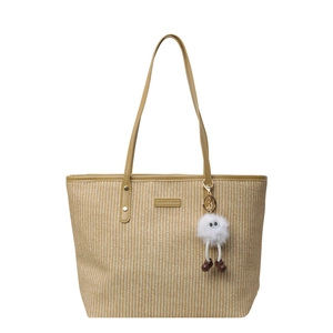 Sac fourre-tout en paille d'été avec bordure en similicuir brun et breloque peluche