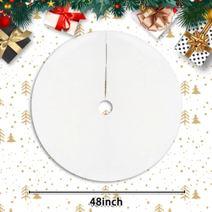 Détail d'un tapis de sapin de Noël en peluche blanche 48 pouces à texture douce et ronde