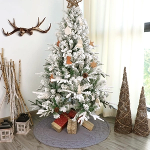 Falda de árbol de Navidad tejida gris de 36 pulgadas con árbol nevado y adornos