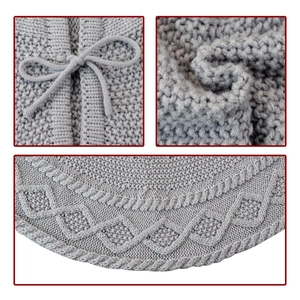 Falda gris para árbol de Navidad tejida de 36 pulgadas con lazos y patrones de diamantes