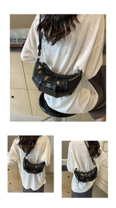 Détail du sac croissant CHIO 2ND en cuir verni noir avec bandoulière à nœuds