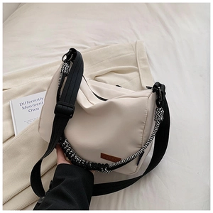 Détail du sac en toile beige avec poignées en corde et bandoulière réglable KEFEIR