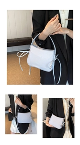 Détails d'un sac à main en satin bleu clair avec nœuds latéraux et poignée unique