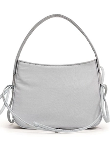 Sac à épaule minimaliste en nylon gris clair avec base arrondie et détails de cordon