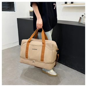 Détail du sac de voyage avec compartiment inférieur pour séparation sec et humide