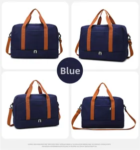 Détail du sac de voyage bleu avec poignées marron et compartiment à chaussures séparé