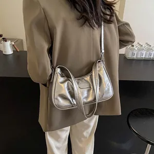 Sac sous l'Aisselle en Cuir PU Plissé pour Femmes Sac à Épaule Croissant Mode Couleur Unie Métallique Sac à Main Tendance