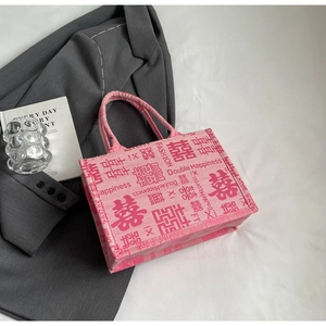 Roze canvas draagtas met dubbel geluk patroon en stijlvol huwelijksontwerp
