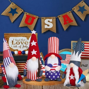 Set di quattro gnomi del 4 luglio con bandiera americana per decorazioni festive