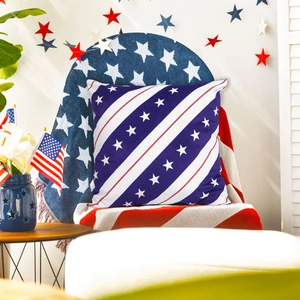 Dettaglio del cuscino del 4 luglio con stelle e strisce per decorazione domestica
