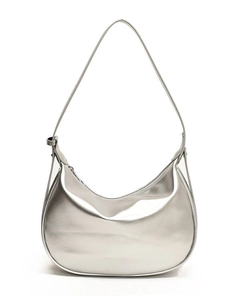 Schicke silberne halbmondförmige Achseltasche mit Metallic-Finish für moderne Frauen