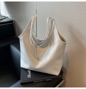 Detail of white woven leather tote bag with large capacity for commuting and daily use
