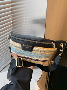 Kontrastfarbene gewebte Gürteltasche mit schwarzem Kunstleder und Goldbeschlägen