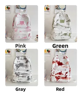 Set aus legeren Schulrucksäcken in Rosa, Grün, Grau und Rot mit Landschaftsdrucken