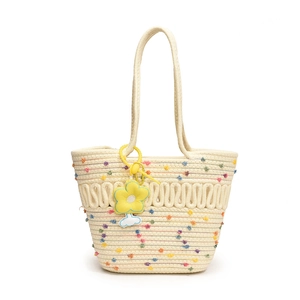 Grand sac cabas tissé d'été avec pompons colorés et charm fleur jaune décorative