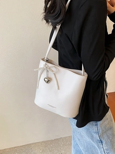 Women Fashion PU Leather Bucket Bag With Artificial Pearl Bow Heart Charm Lychee Pattern Shoulder Crossbody Bag Casual Handbag