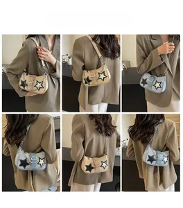 Détails du sac à bandoulière rétro en paille avec motifs d'étoiles et chaîne en métal