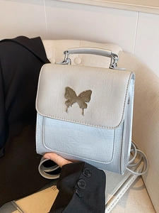 Sac à main en similicuir gris argenté avec fermoir papillon en métal et poignée top