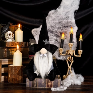 Gnome d'Halloween avec chapeau de sorcier noir brodé d'une toile d'araignée et barbe