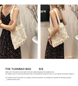 Détail du sac fourre-tout tissé crème avec motif crochet ajouré et nœud décoratif élégant