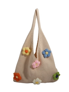 Sac cabas chic en tricot crème avec fleurs au crochet colorées et un design spacieux