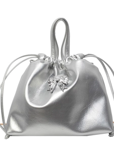 Sac seau métallisé argenté avec détail nœud et texture grainée à cordon serrage