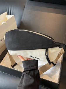 Minimalistische schwarz-weiße Canvas-Brusttasche mit Free Color Stickerei und breitem Gurt