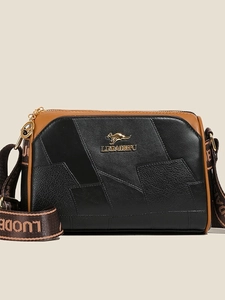 Schicke schwarze Boston Bag mit braunem Rand, Känguru-Logo und breitem Muster-Schultergurt