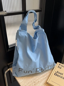 Grand sac cabas en toile bleu clair avec inscription Fun Party pour les loisirs d'été