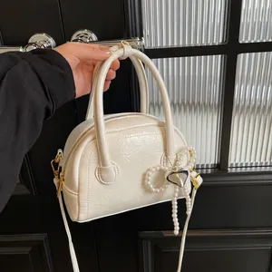 Sac Bandoulière Femme Coquille en Cuir PU Avec Pendentif Nœud Künstliche Perle Cœur Élégant Petit Sac à Main Boston pour Quotidien Fête