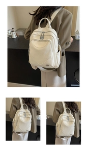 Détail d'un sac à dos en similicuir beige avec texture grainée et poches zippées multiples