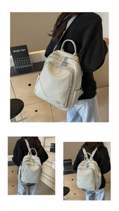 Vue détaillée du sac à dos beige en cuir PU grainé avec de larges bretelles tissées