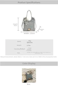 Détail du sac en jean avec surpiqûres, breloque en perle et bandoulière réglable