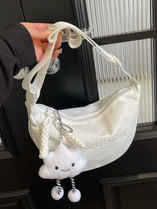 Sac à bandoulière en nylon blanc en forme de croissant avec charmant nuage doux