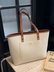 Large capacity tote bag in cream and brown leather with front pocket and gold hardware