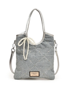 Sac cabas en jean matelassé avec strass et grand charm noeud papillon en perles