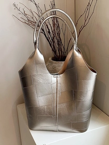 Grand sac cabas argenté métallisé avec patchwork géométrique pour le travail et le quotidien