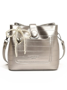 Borsa a secchiello argento con ciondolo a fiocco di perle e cuore in metallo da donna