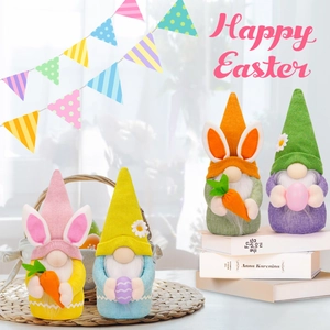 Paaskabouter pluche set met konijnenoren, eieren en wortels voor feestelijke decoratie