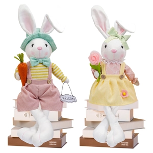 Set de figurines lapin de Pâques en peluche avec carotte et panneau de bienvenue