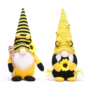 Gnomes adorables du festival des abeilles avec tournesols pour décoration de fête