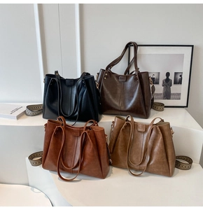 Quattro borse tote vintage in nero, caffè e marrone con ampie tracolle testurizzate