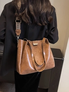 Grande borsa tote retrò marrone con trama vintage e tracolla larga ricamata