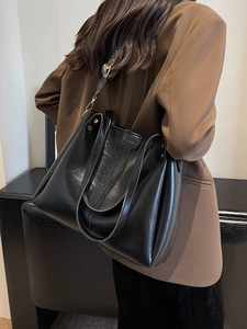 Grande borsa tote retrò in ecopelle nera con tracolla larga da donna