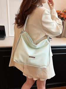 Women Large Capacity PU Leather Shoulder Bag With Metallic Heart Decor Woven Texture Tote Bag For Daily Commute Urban Street Style